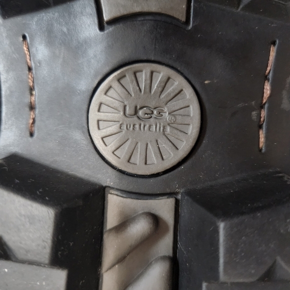 EUC UGG MEN'S SIZE 9 BLACK HARTSVILLE WATERPROOF SHEEPSKIN LEATHER BOOTS 5626 - Picture 10 of 14